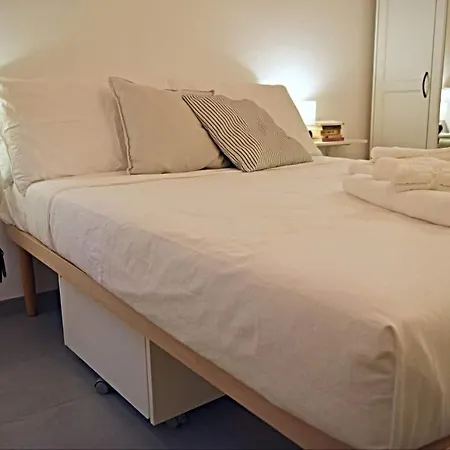 Piccola Casa Nel Cuore Di Turín