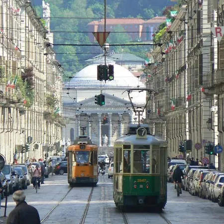 Piccola Casa Nel Cuore Di Turín
